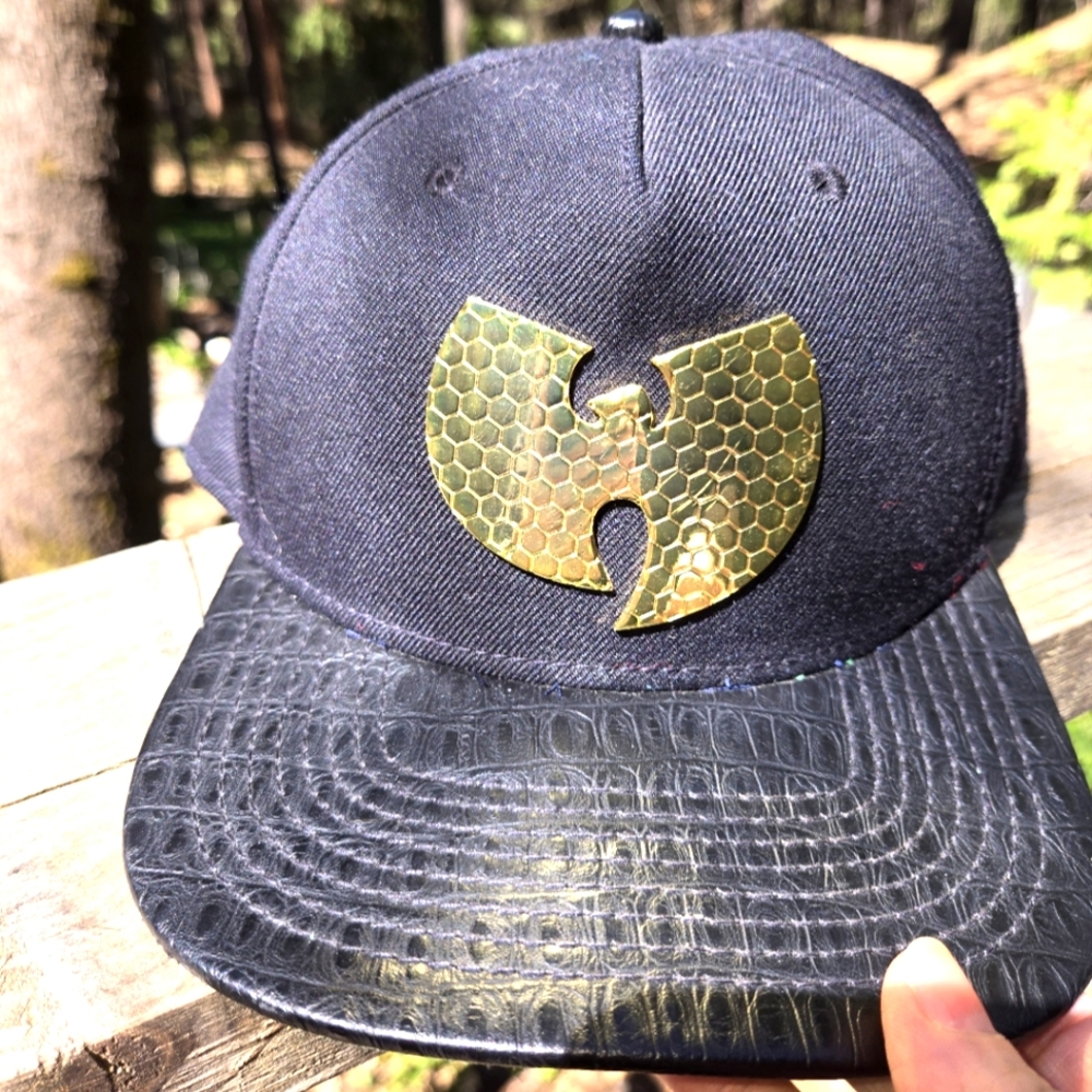 Snapback Original BioWorld faux snakeskin black & gold WUTANG 2015 lid - Picture 1 of 9
